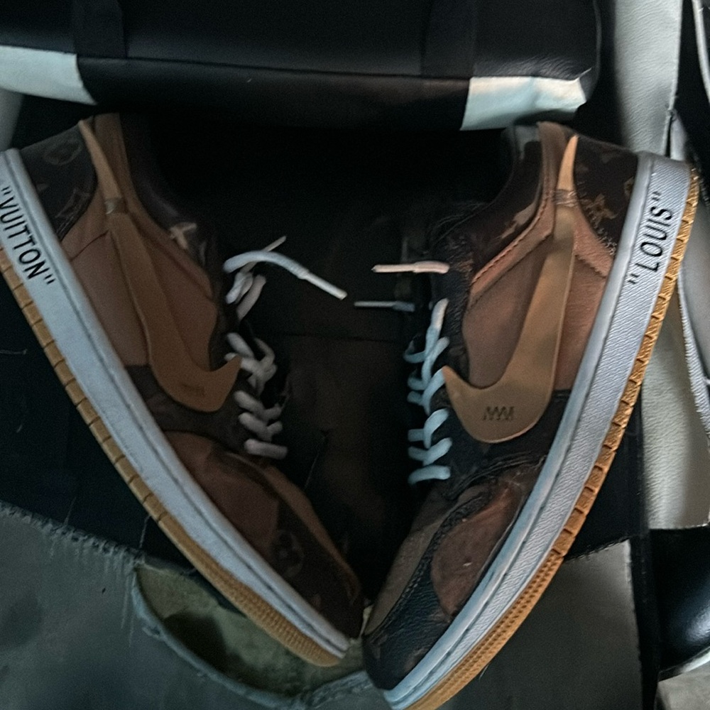 Jordan 1 low Louis Vuitton